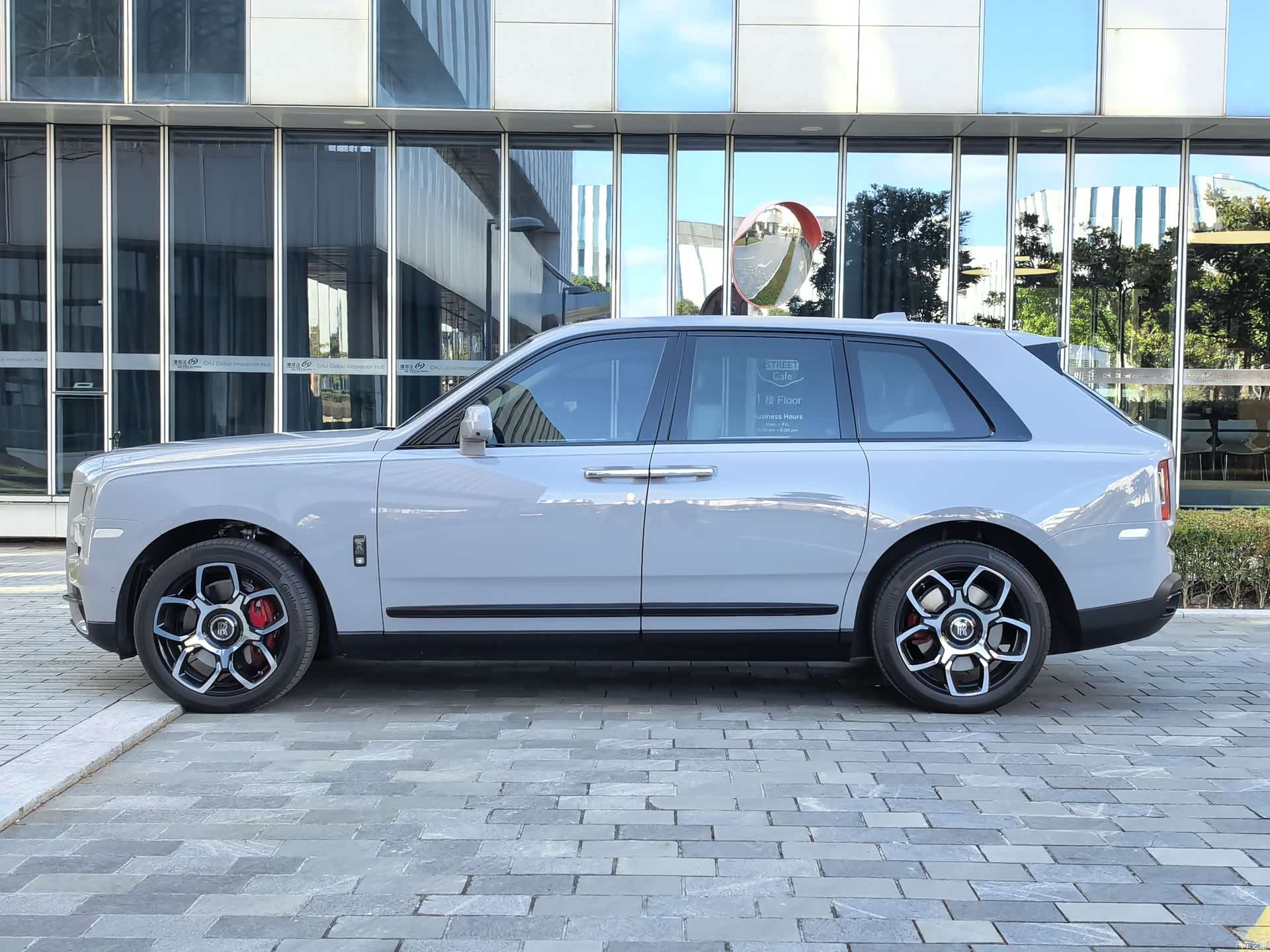 Rolls-Royce Cullinan, 2022 6