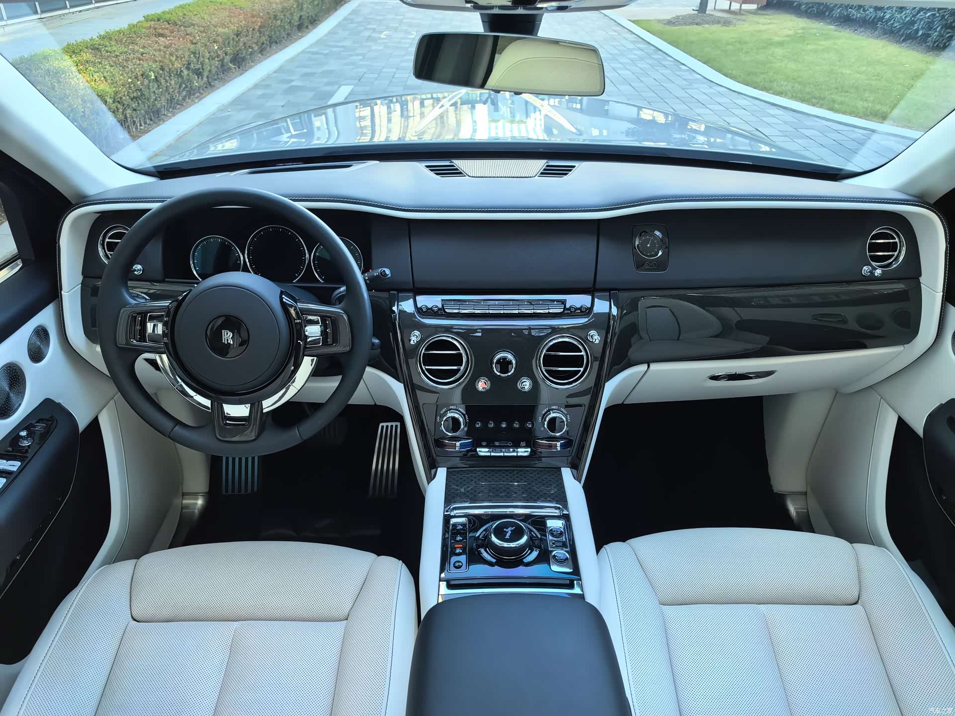 Rolls-Royce Cullinan, 2022 25