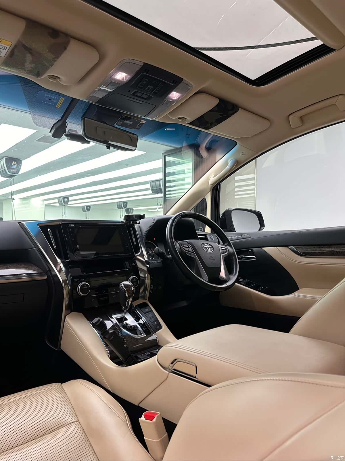 Toyota Alphard, 2019 4