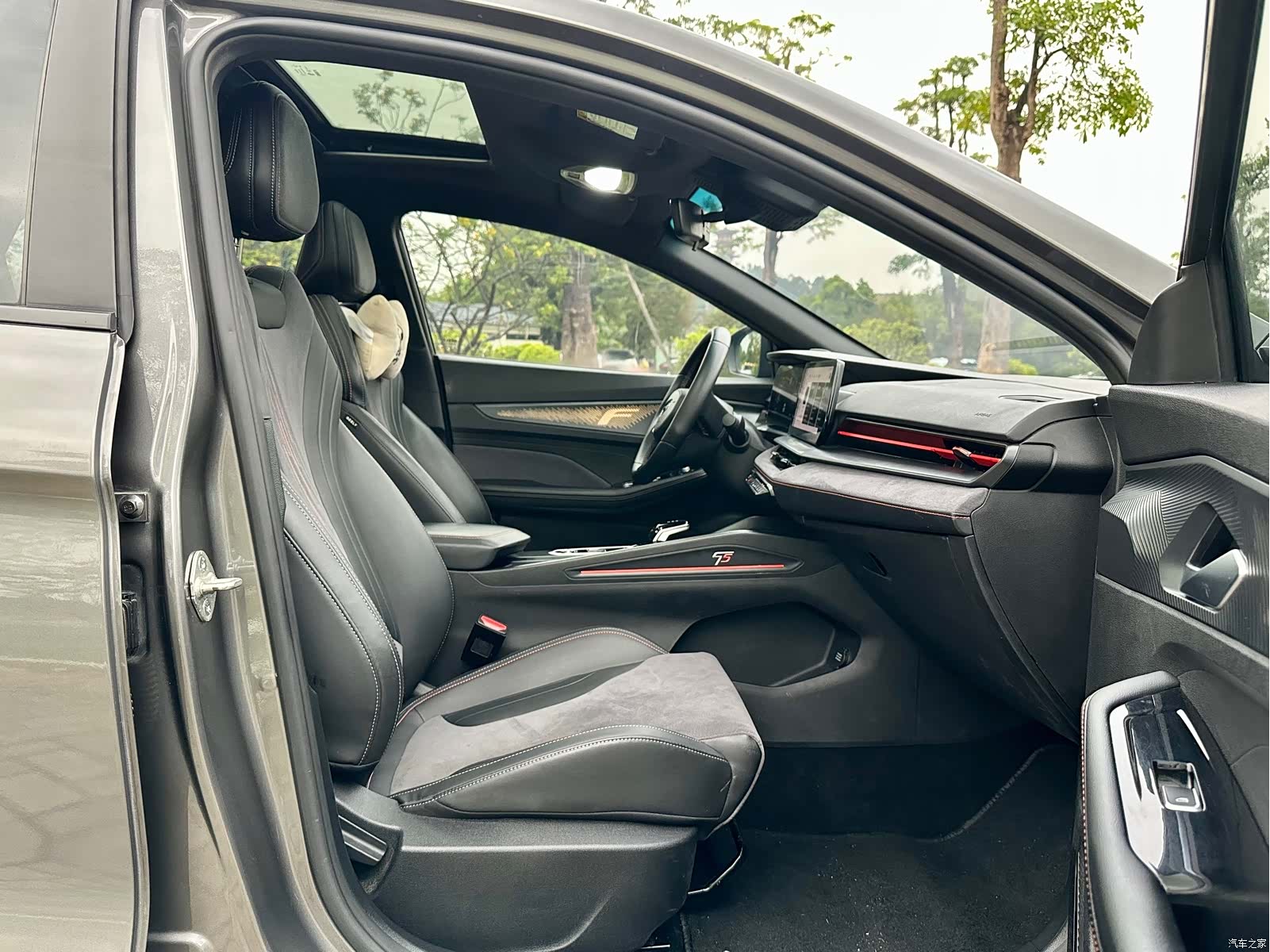 Geely Binray, 2022 10
