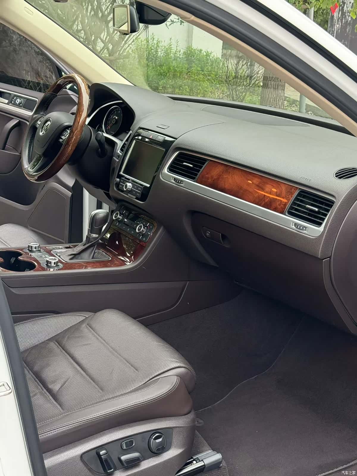 Volkswagen Touareg, 2015 все фото