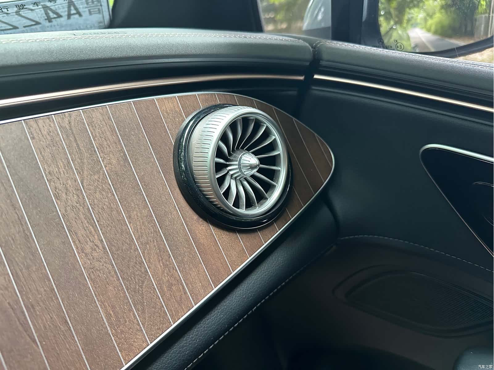 Mercedes-Benz EQE, 2023 14
