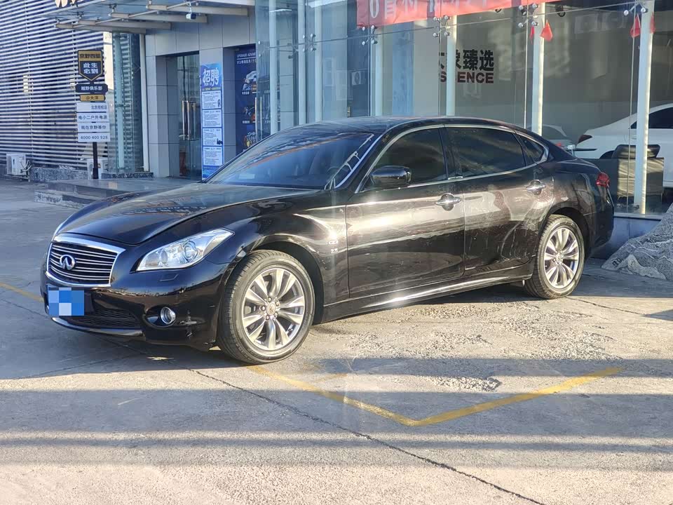 Infiniti Q70