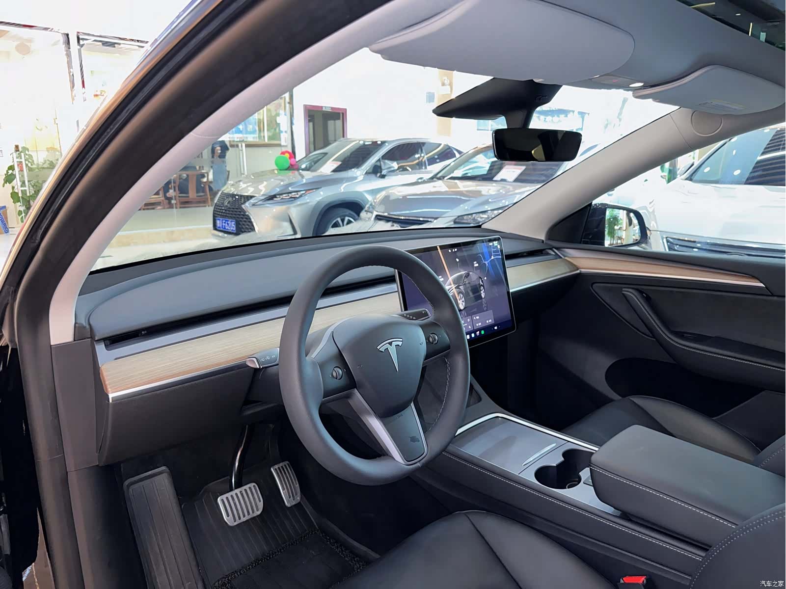 Tesla Model Y, 2023 7