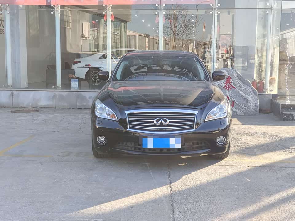 Infiniti Q70