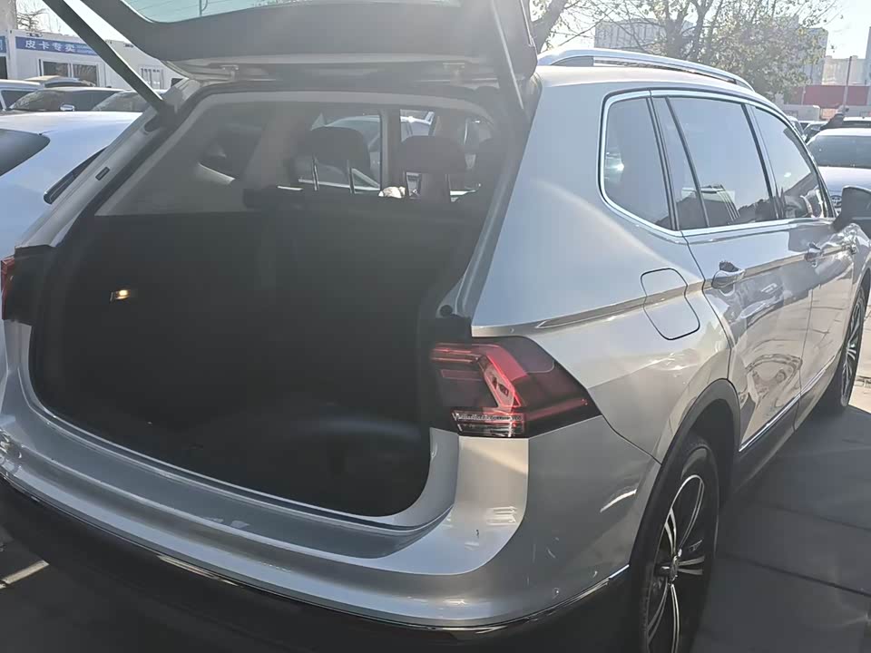 Volkswagen Tiguan L
