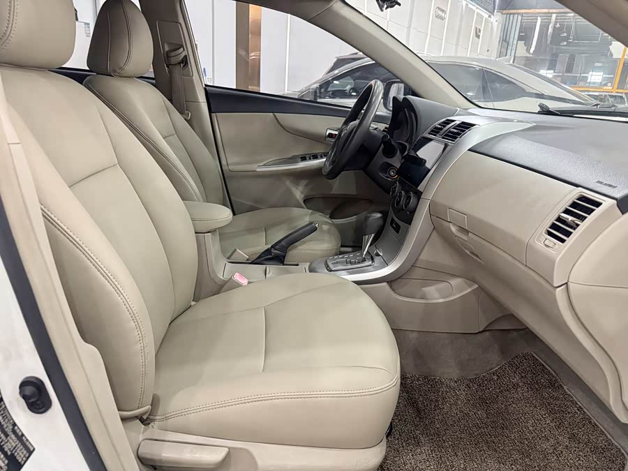 Toyota Corolla 2011, фото 10