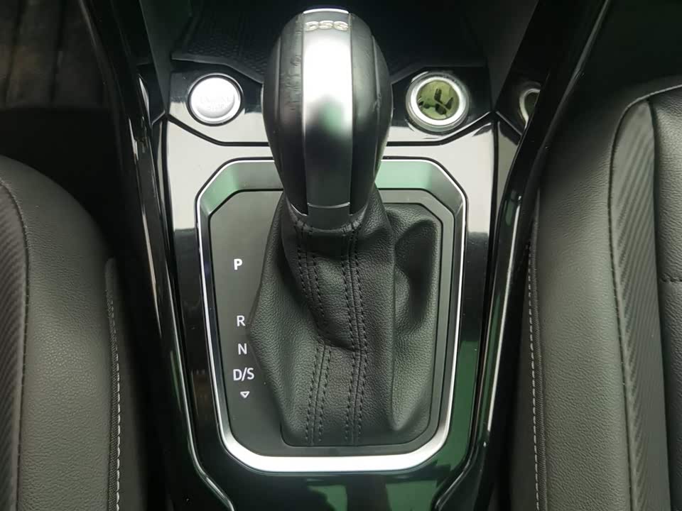 Volkswagen T-ROC exploring Songs