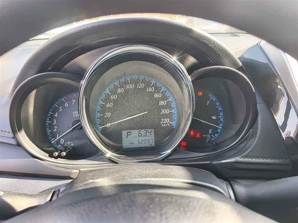 Toyota YARiS L to enjoy