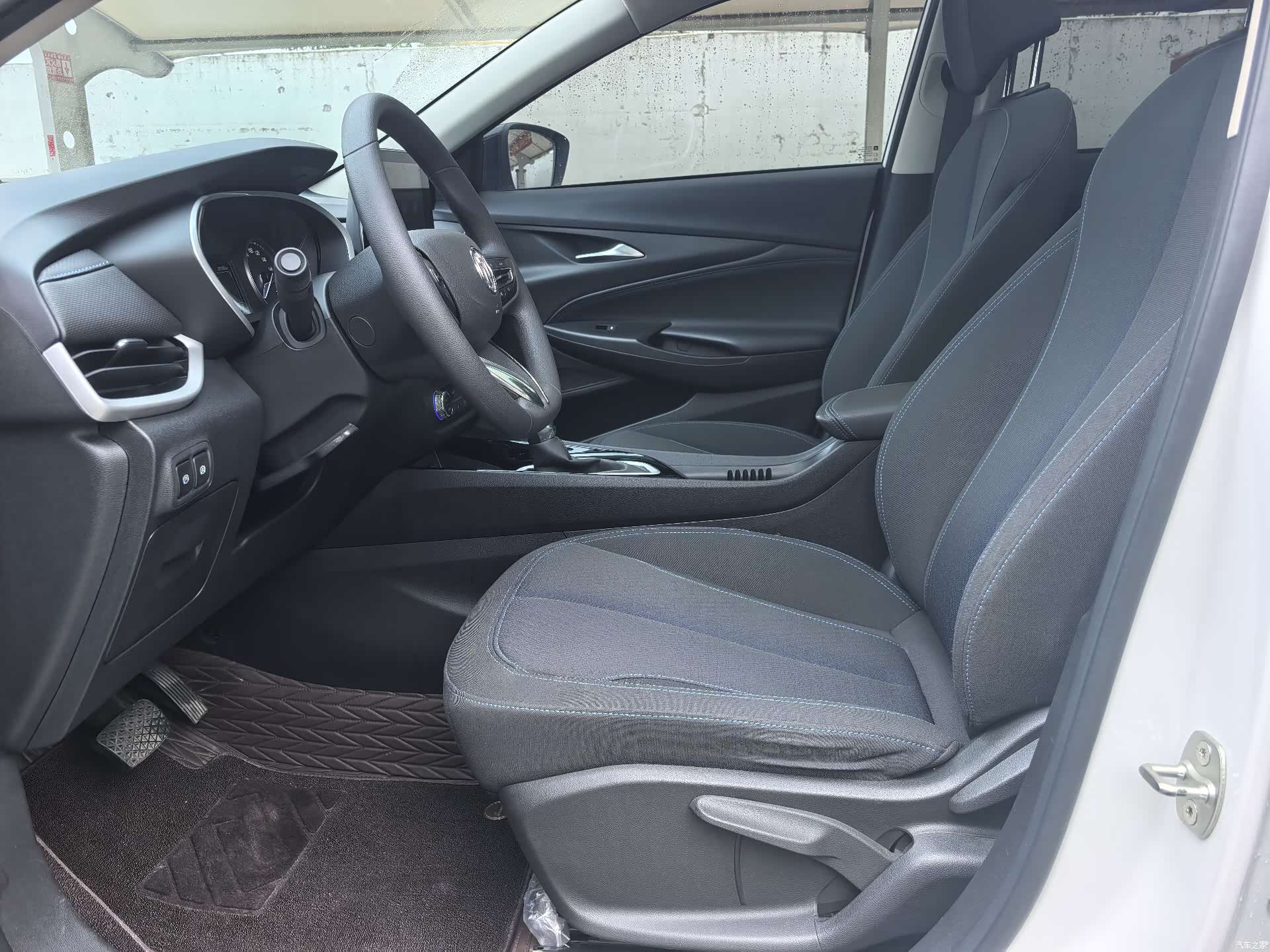 Buick Encore, 2023 9