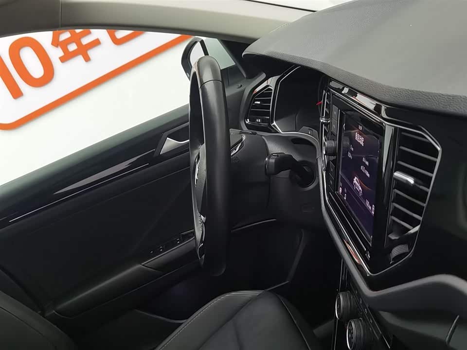 Volkswagen T-ROC exploring Songs