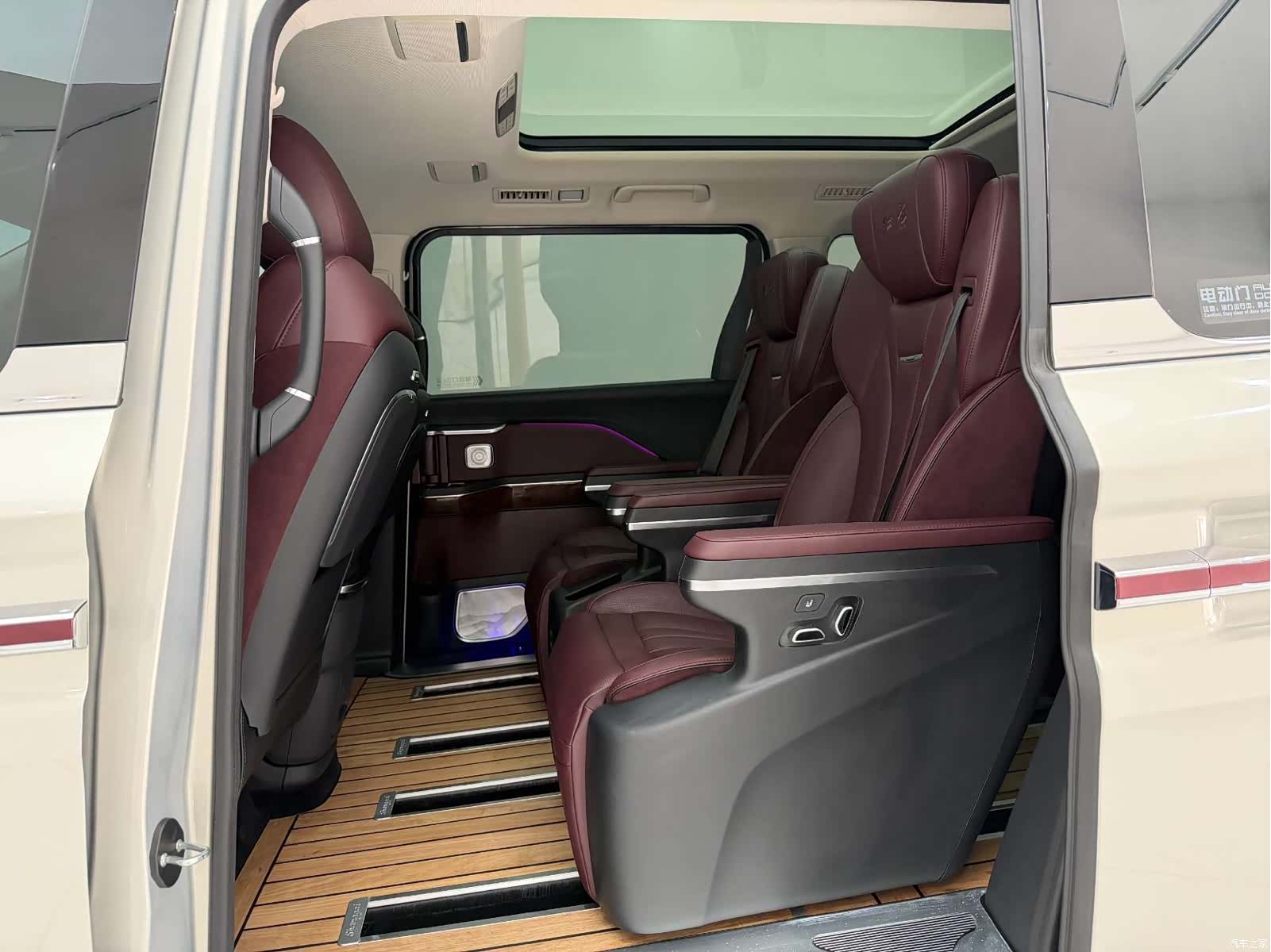 Hongqi HQ9, 2023 17