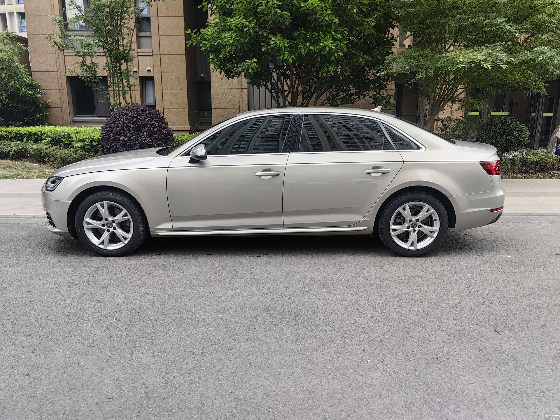Audi A4L, 2018 3