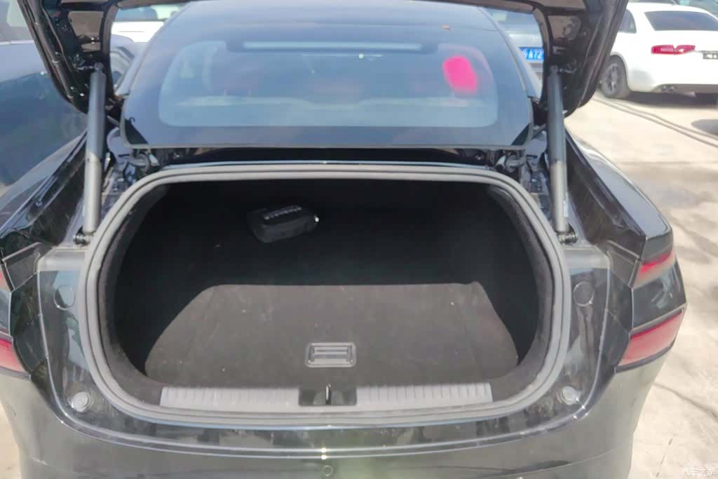 Xpeng P7, 2023 4
