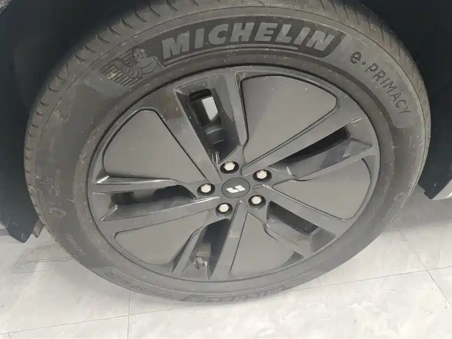 Li Auto Ideal L8