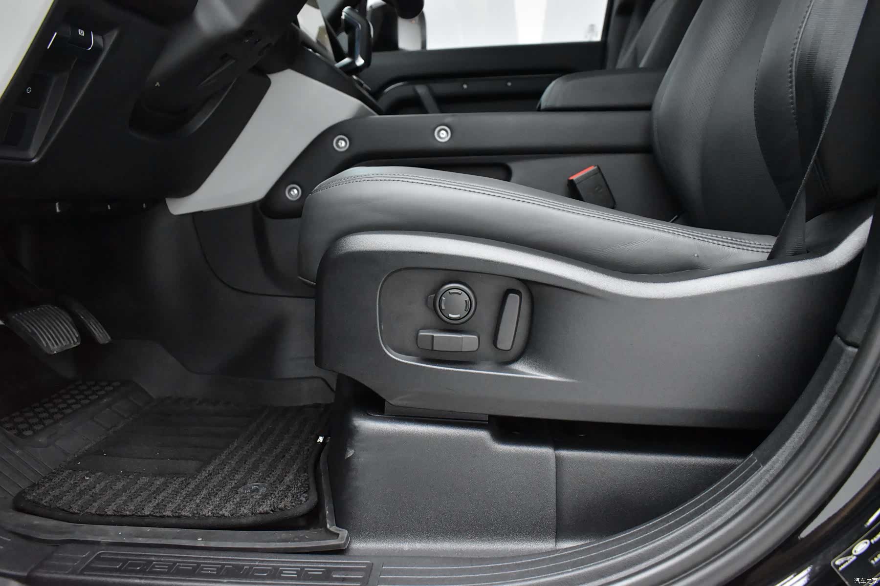Land Rover Defender, 2023 18