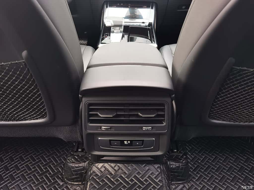 Audi Q7, 2023 25