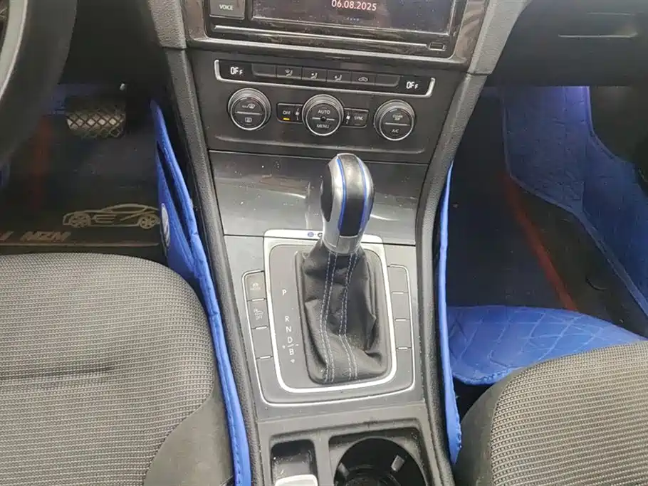 Volkswagen Golf*pure electricity