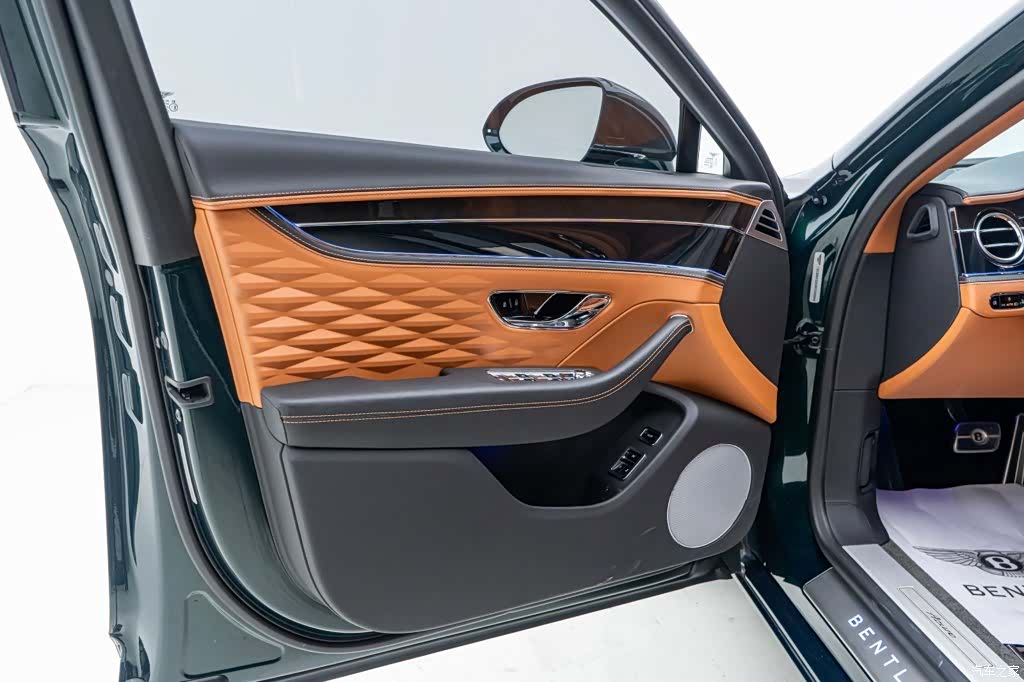 Bentley Flying Spur, 2023 16