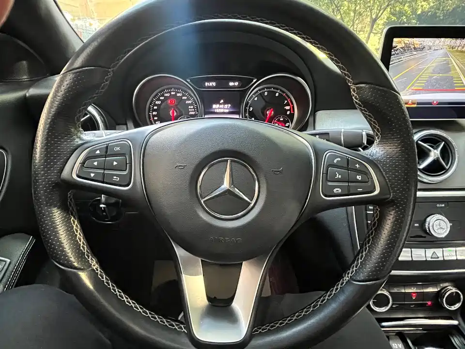 Mercedes-Benz CLA