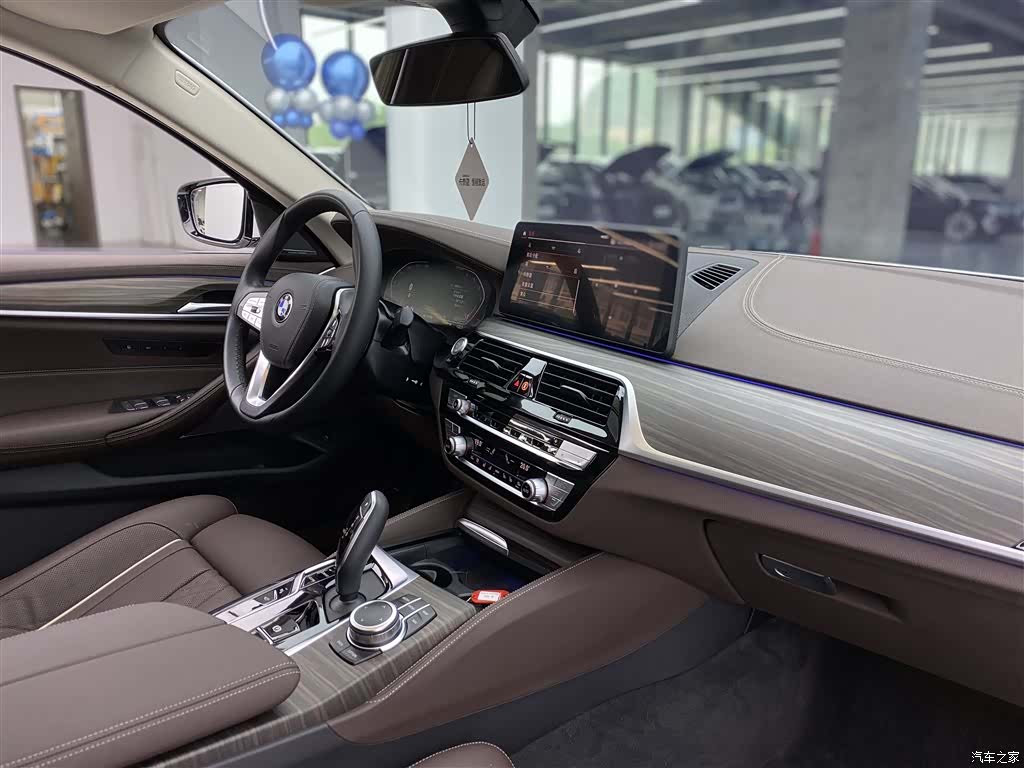 BMW 5 Series, 2022 8