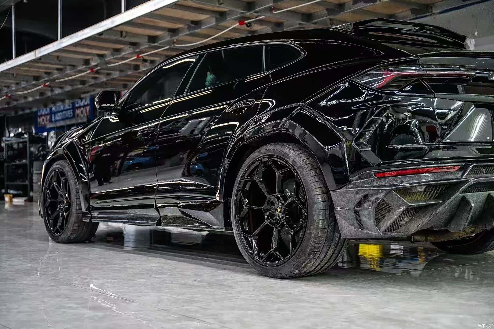 Lamborghini Urus, 2019 3