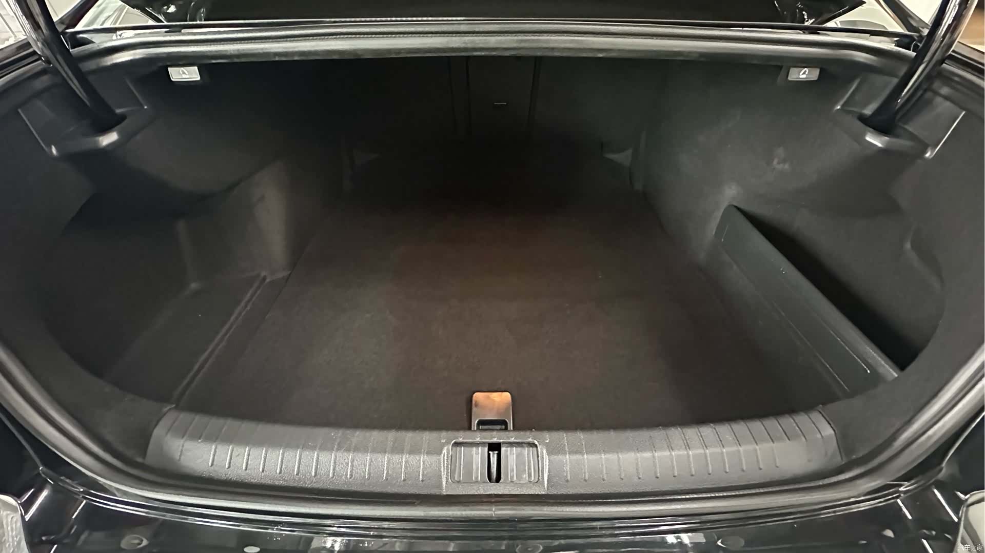 Volkswagen Magotan, 2023 15