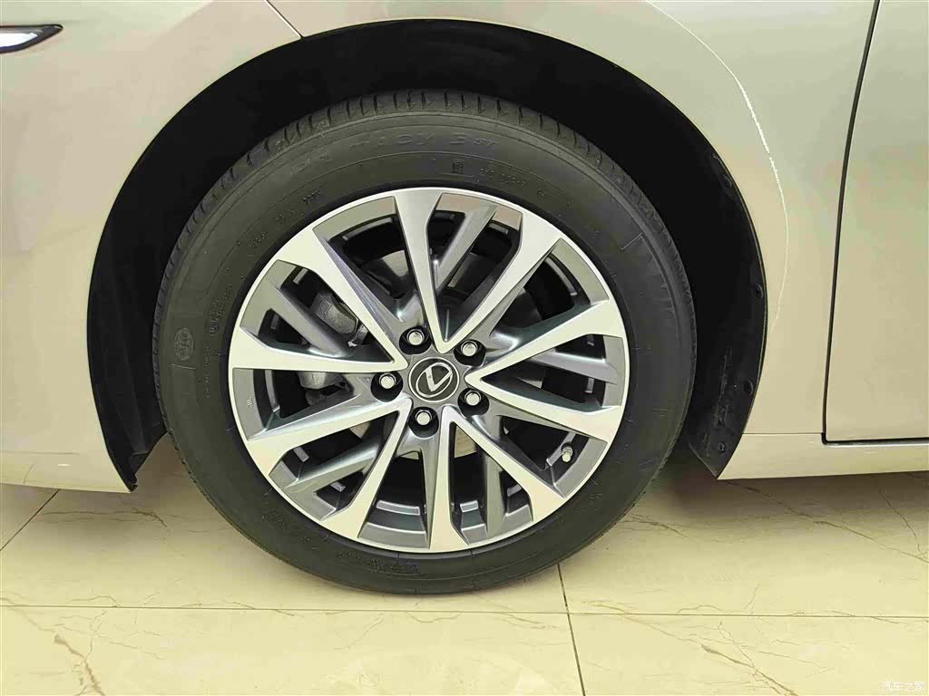 Lexus ES, 2024 8