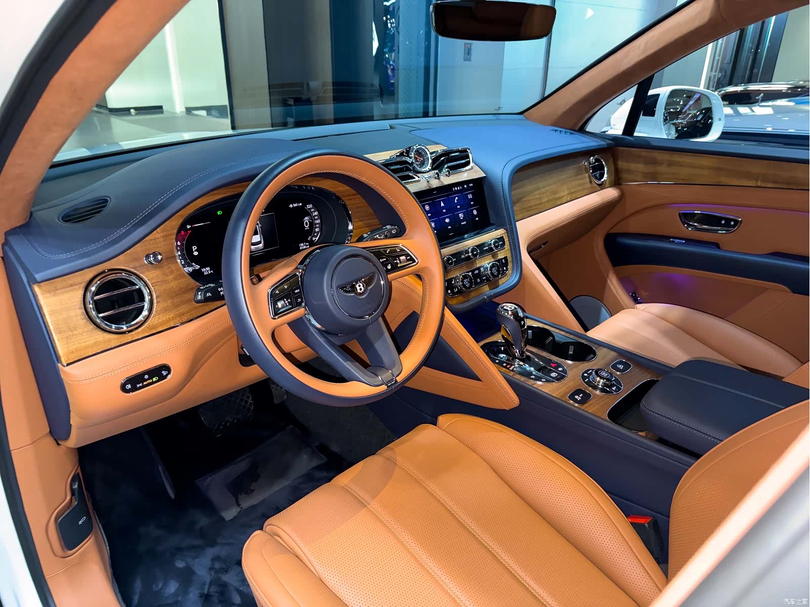 Bentley Bentayga, 2025 все фото
