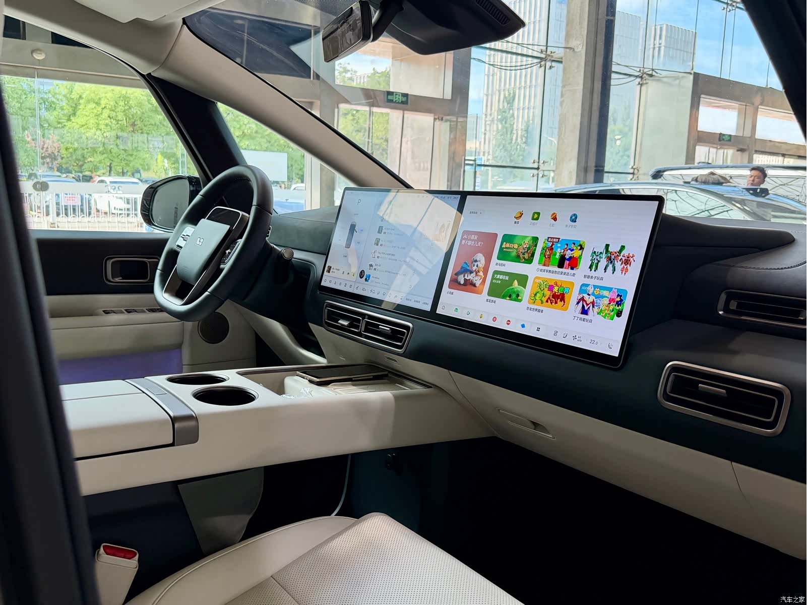 Li Auto MEGA, 2025 17