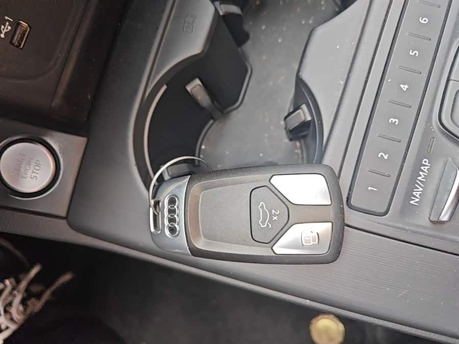 Audi A4L 2020, фото 9
