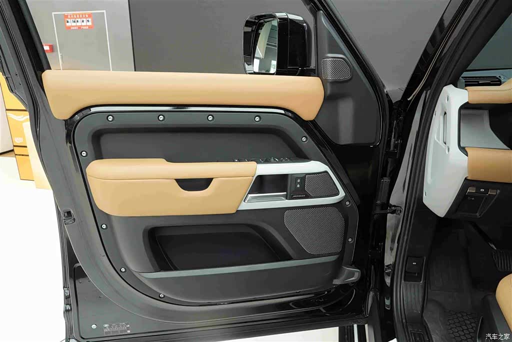 Land Rover Defender, 2024 13