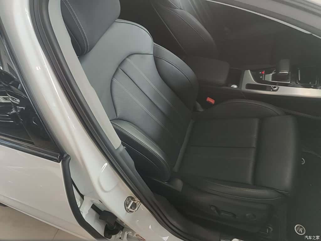 Audi A4L, 2022 25