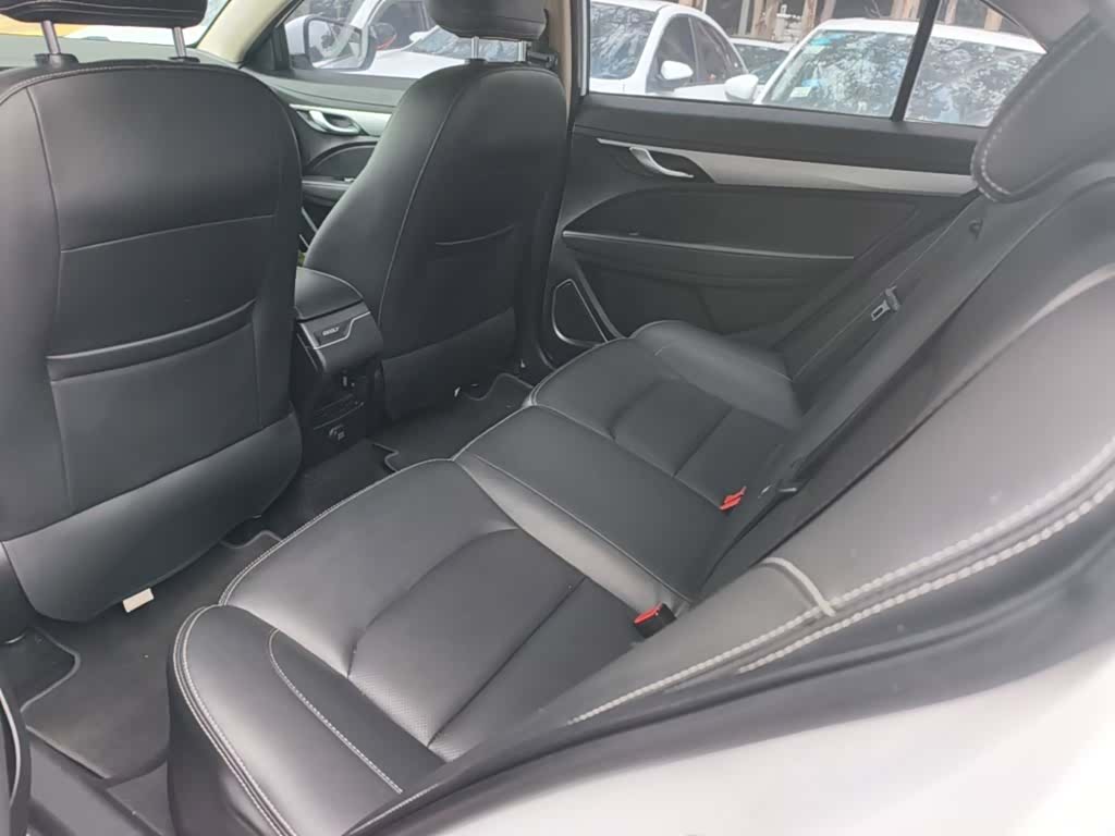 Geely Emgrand, 2018 17