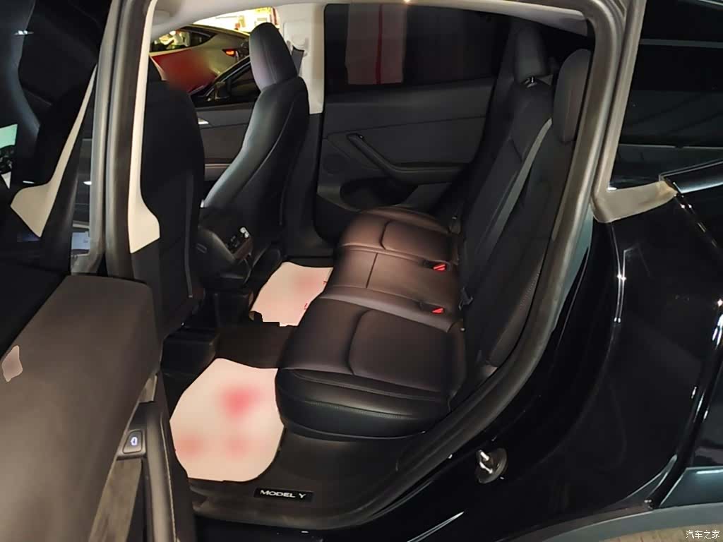 Tesla Model Y, 2023 17