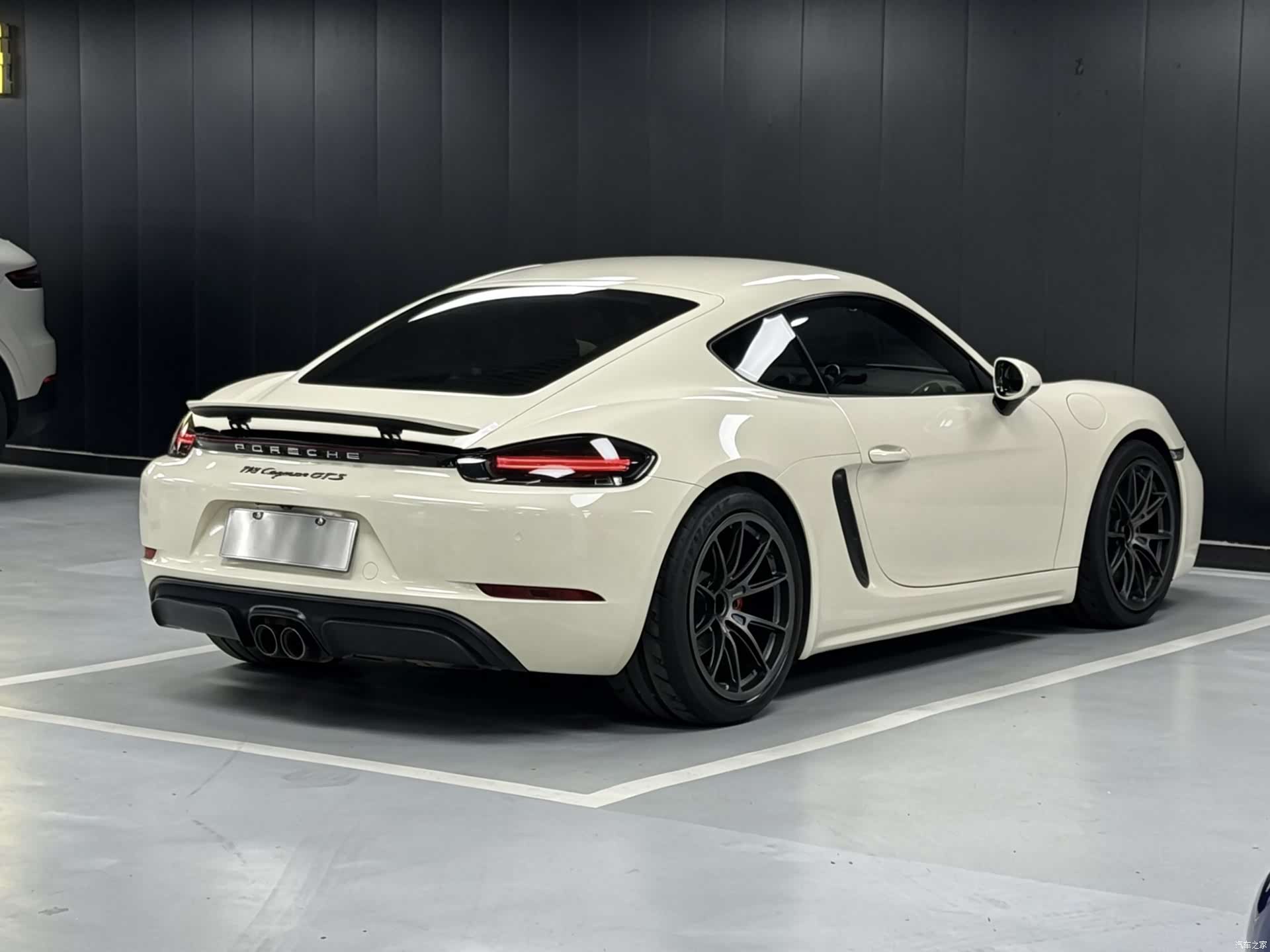 Porsche Cayman, 2018 10