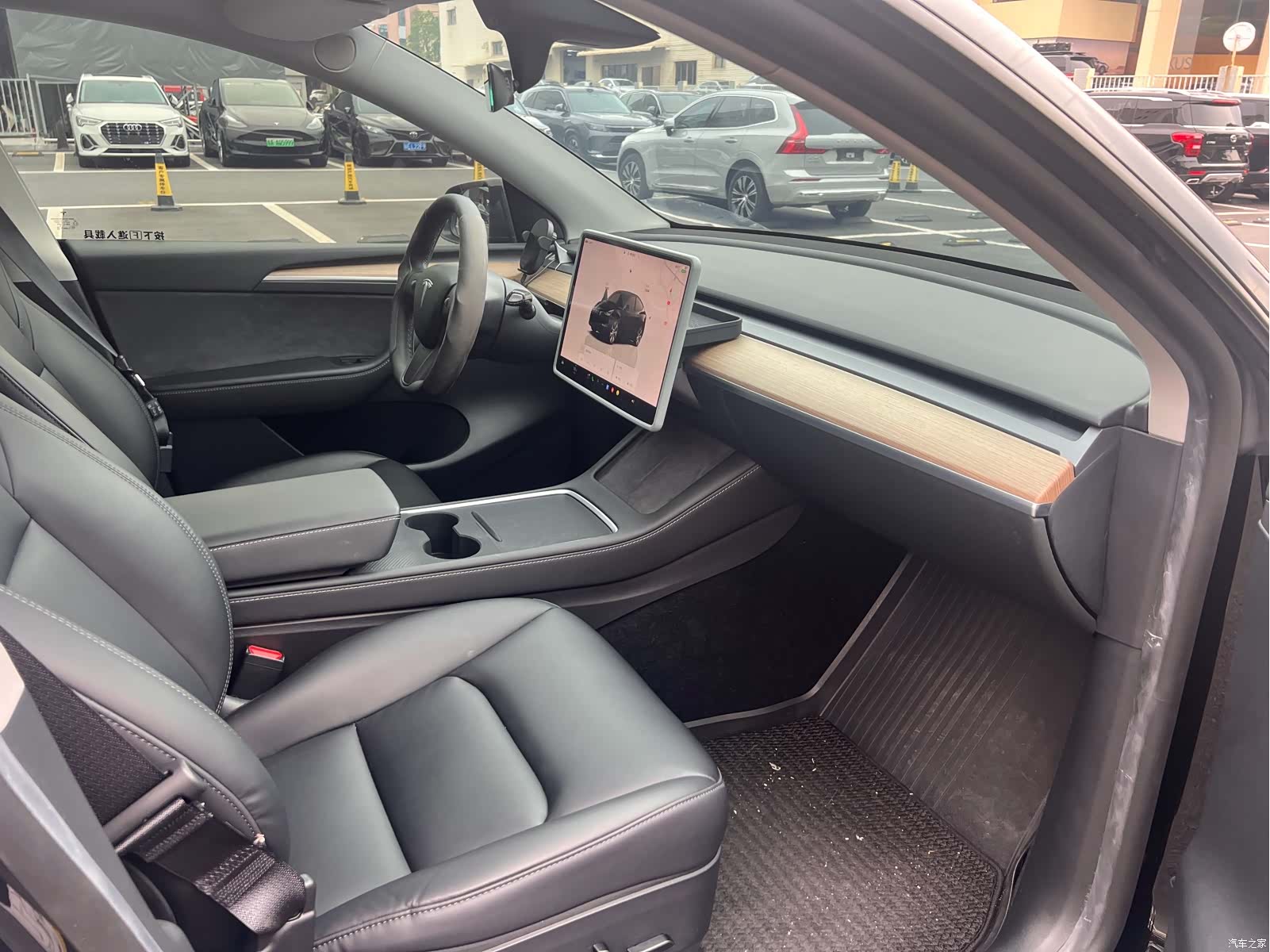 Tesla Model Y, 2022 10
