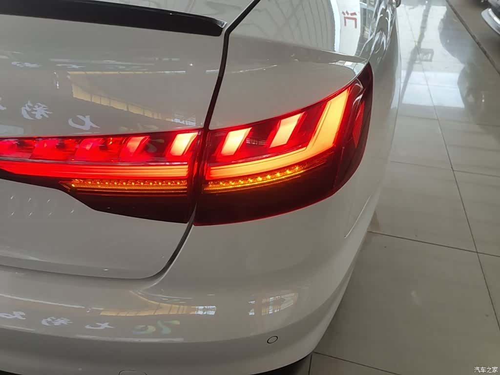 Audi A4L, 2022 8