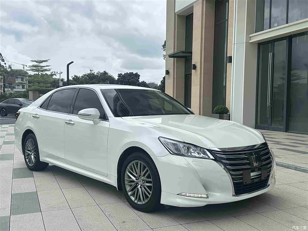 Toyota Crown, 2017 3