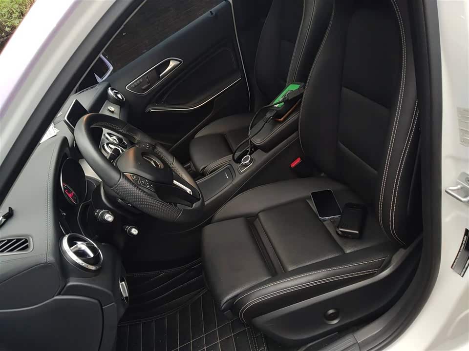 Mercedes-Benz GLA Mercedes-Benz GLA