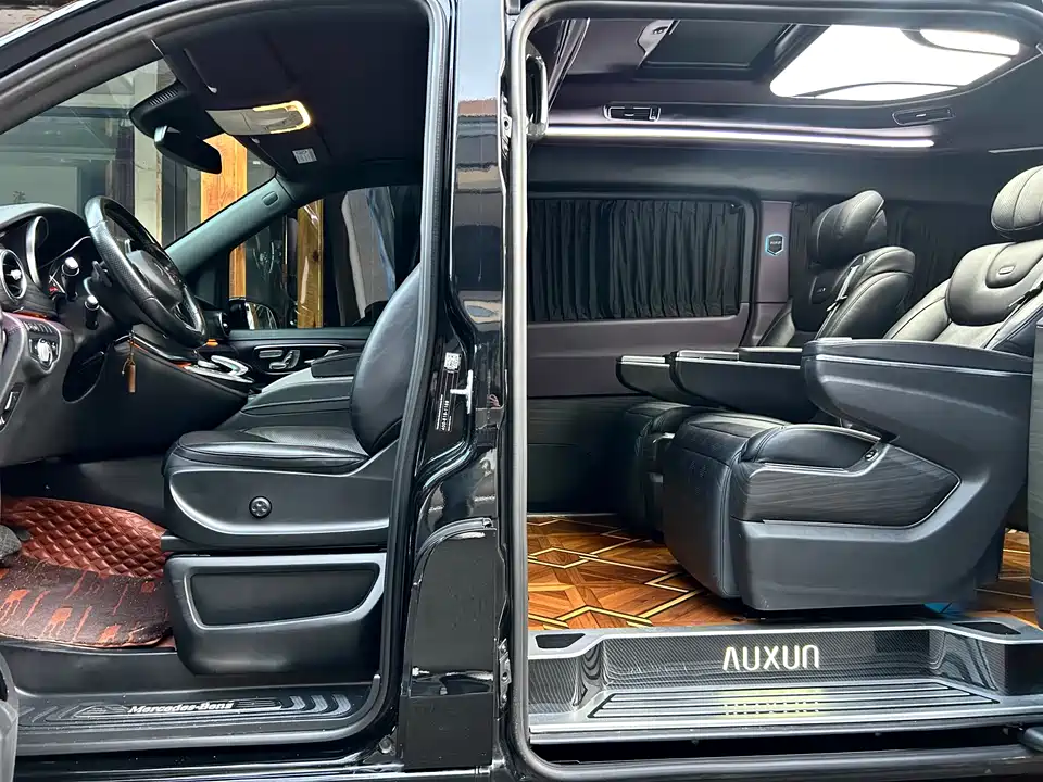 Mercedes-Benz V-class