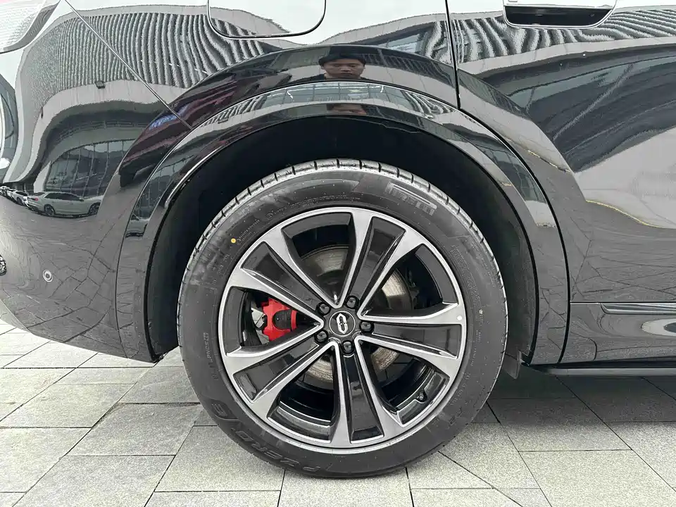 AITO Ask the world M8