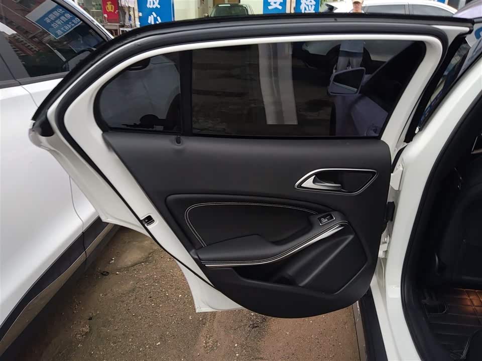 Mercedes-Benz GLA Mercedes-Benz GLA