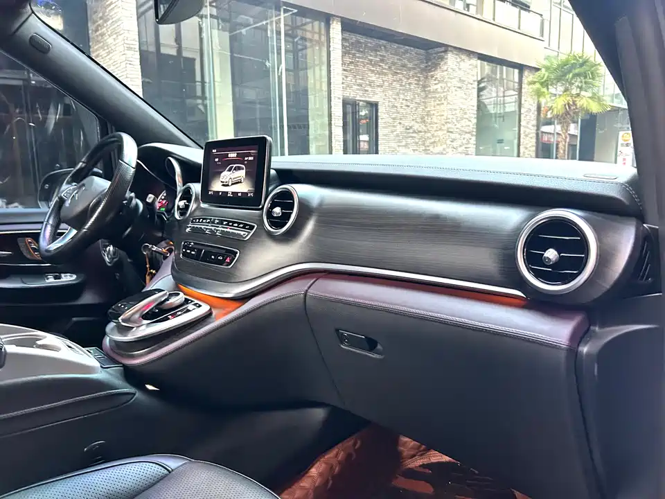 Mercedes-Benz V-class