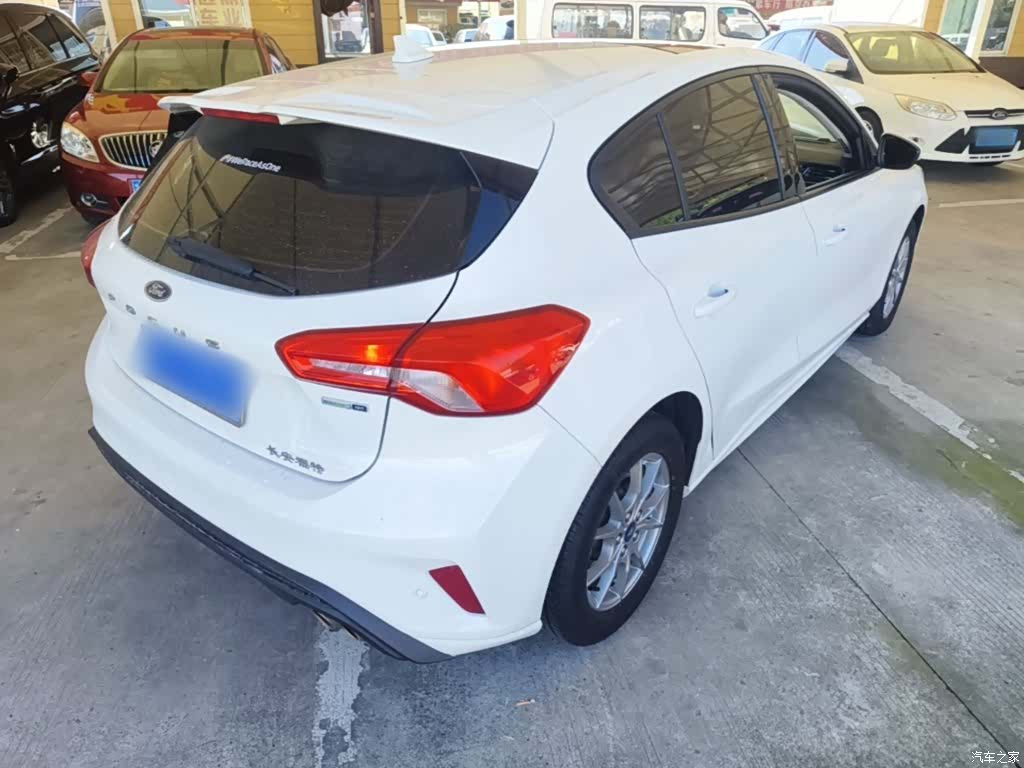 Ford Focus, 2022 7
