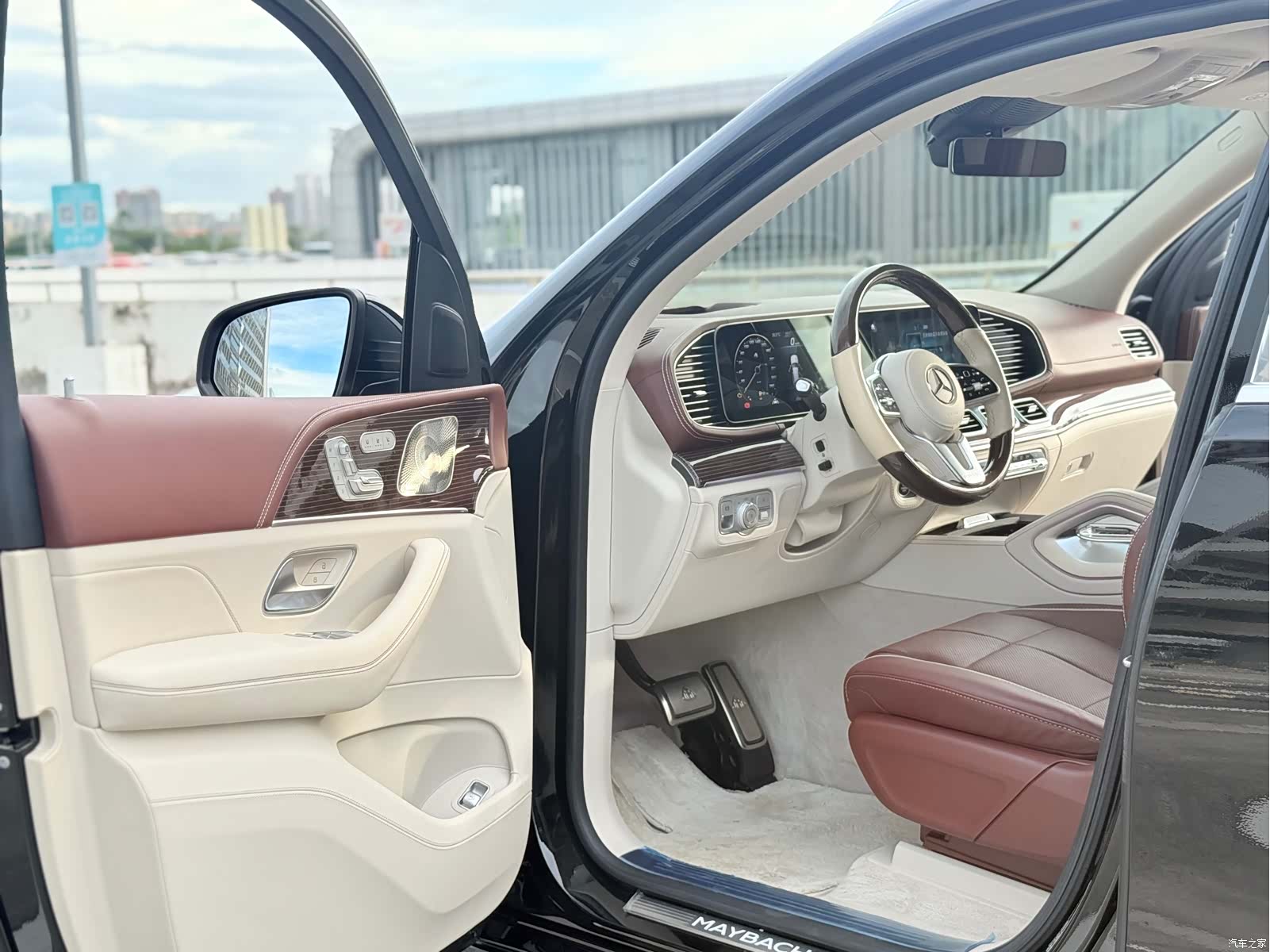 Maybach GLS, 2023 4