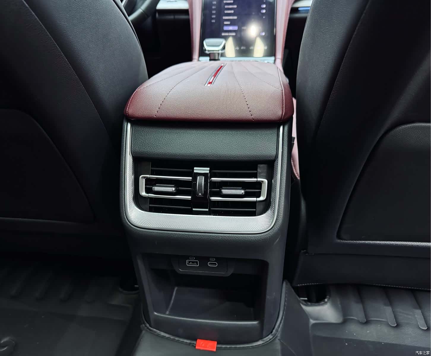 Hongqi H5, 2025 18