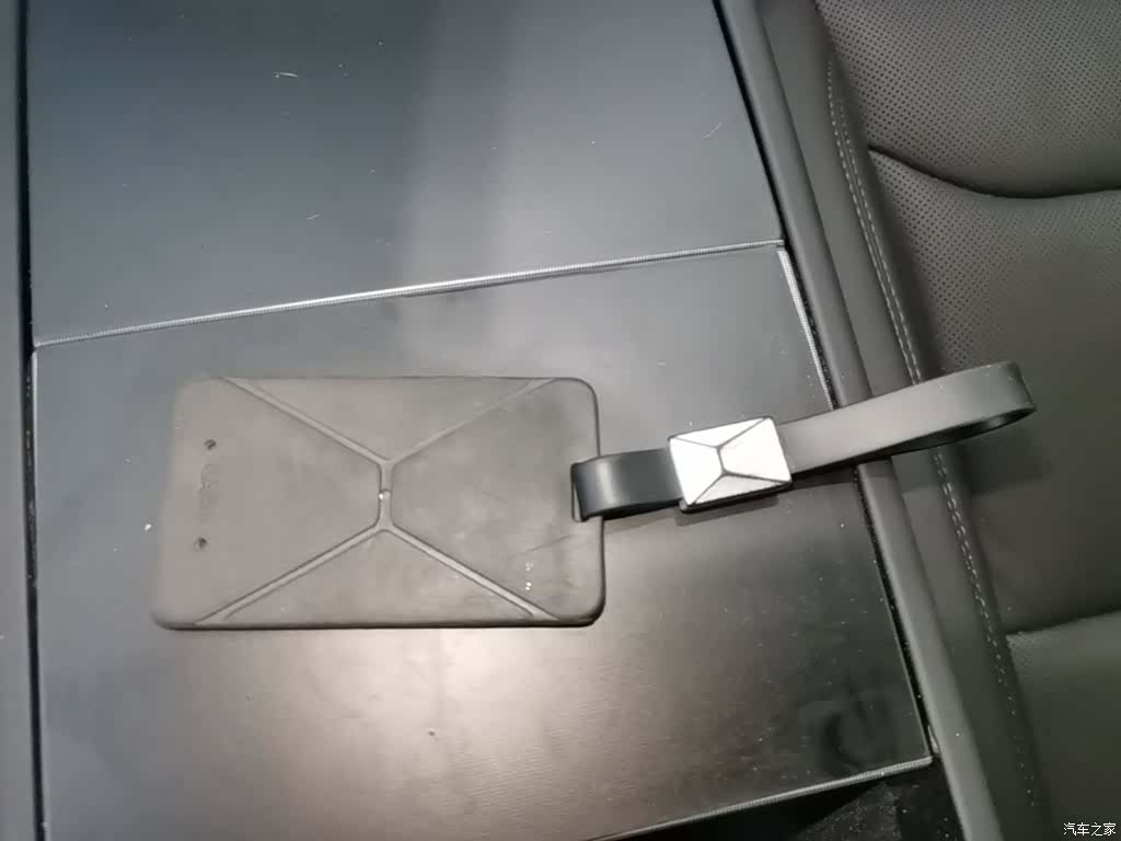 Tesla Model Y, 2025 9