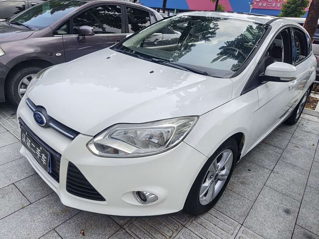 Ford Focus 2012 1.6L AT