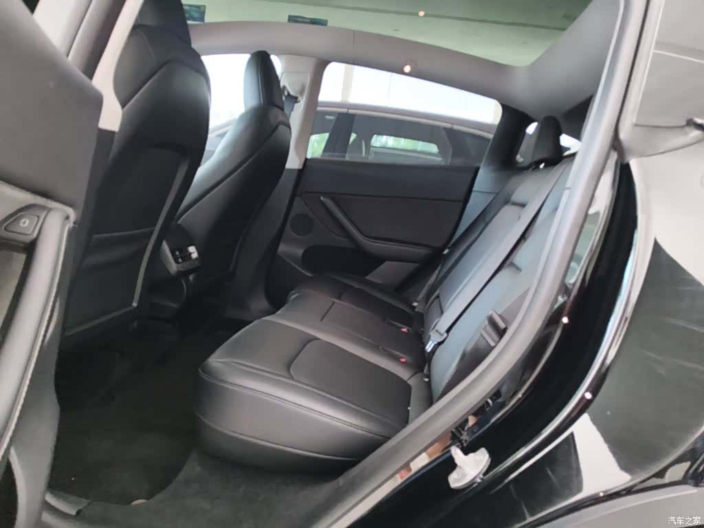 Tesla Model Y, 2024 17